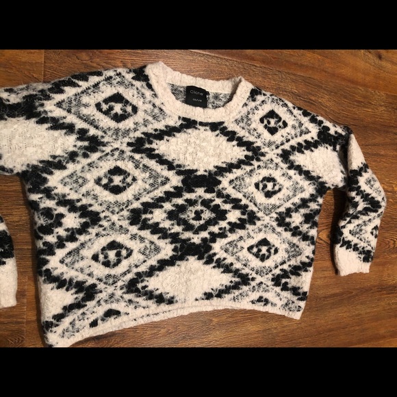 Cliche Couture Cropped Small/Medium Sweater - Picture 2 of 13